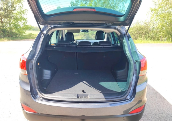 Hyundai ix35 cena 41000 przebieg: 202000, rok produkcji 2010 z Malbork małe 137